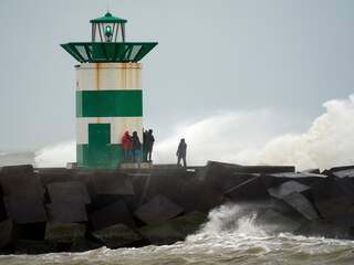 Weerbericht: Stevige buien met onweer en windstoten na overwegend droge dag