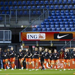 Live WK-kwalificatie | Van Asten (19) debuteert bij Oranje voor duel met Frankrijk