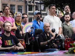 Duizenden mensen bijeen in Amsterdam na aanslag pride in Berlijn