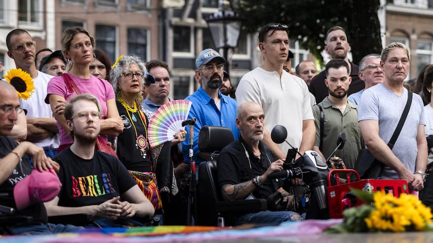 Duizenden mensen bijeen in Amsterdam na aanslag pride in Berlijn