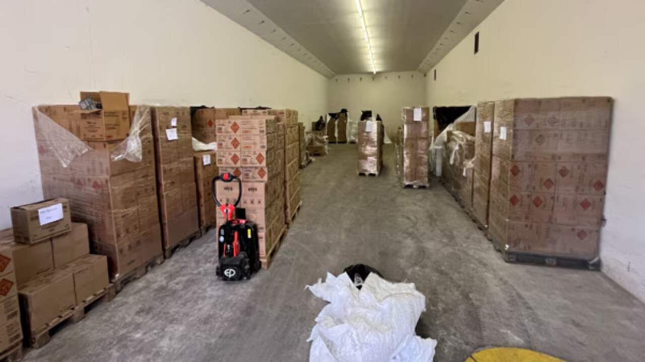 Foto bij Zes verdachten opgepakt na vondst van 22.000 kilo vuurwerk