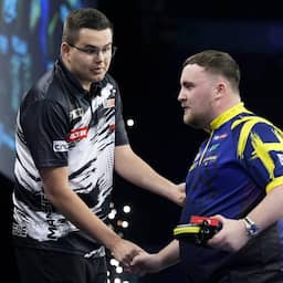 Littler slaat terug naar Van Veen na ruzie op podium: 'Hij was niet respectvol'