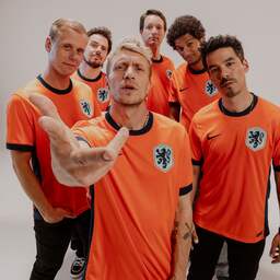Nederlands elftal zingt mee met EK-anthem: ‘Het gebeurde gewoon’