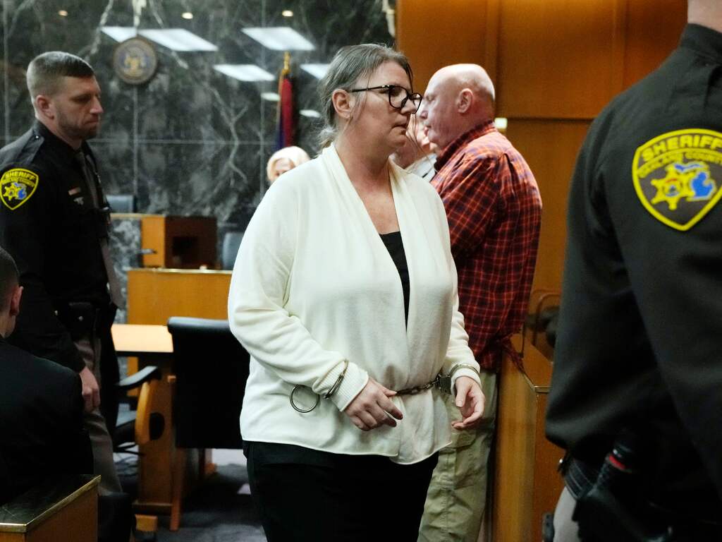 Moeder in VS schuldig aan doodslag nadat zoon vier klasgenoten doodschoot