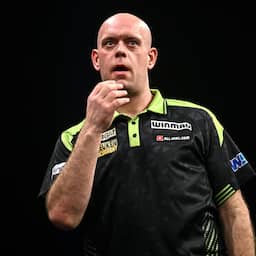 Van Gerwen verliest Premier League-finale in Berlijn na twee 170-finishes Littler