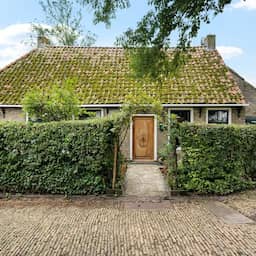 Huis van Gerard Reve in Friesland staat te koop voor 'slechts' 185.000 euro