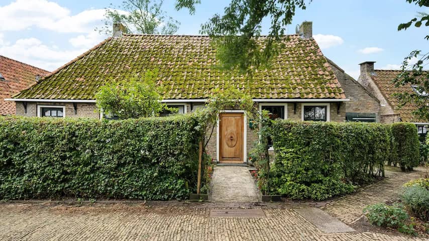 Huis van schrijver Gerard Reve in Friesland te koop voor 'slechts' 185.000 euro