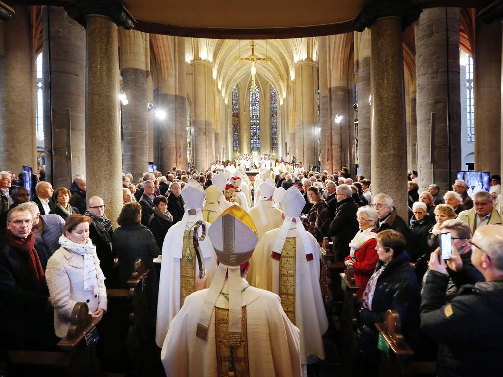 Limburgse pastoor op non-actief nadat hij 'ongepast filmpje' toonde