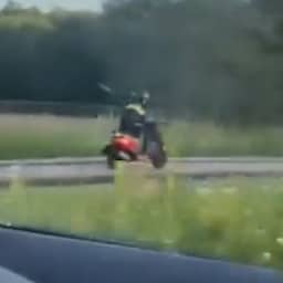 Video | Politie achtervolgt scooterrijder in Drachten maar b