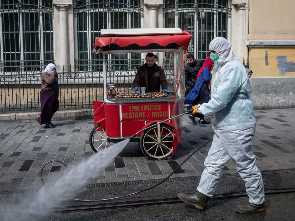 Vrijwel nergens grijpt het coronavirus zo snel om zich heen als in Turkije