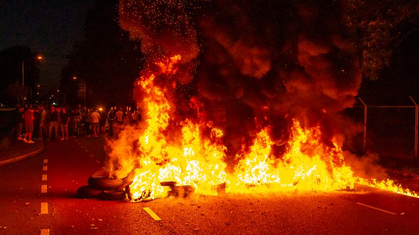 Politie breekt protest tegen Afghaanse vluchtelingen in Harskamp op