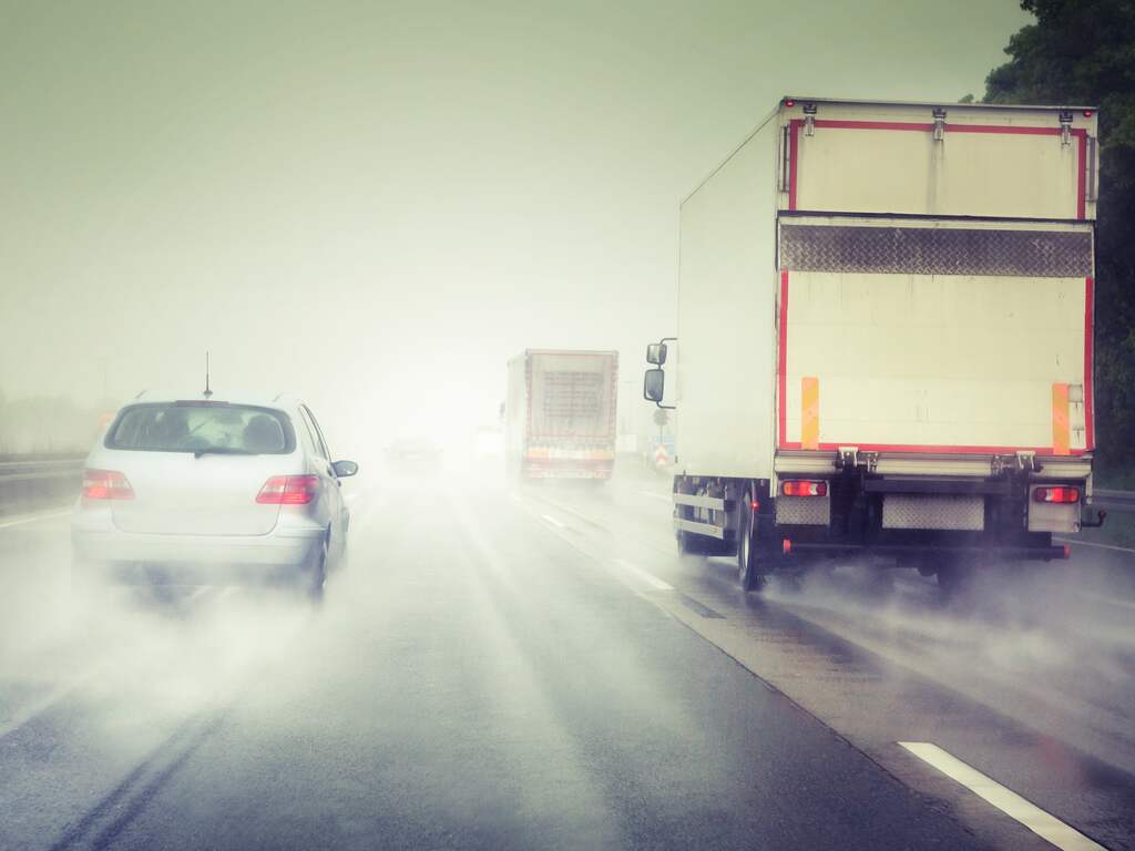 Waarschuwing voor zomergladheid op wegen in noorden en oosten van het land