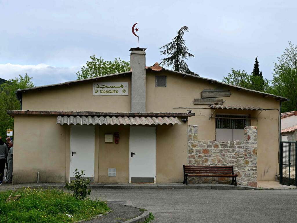 Verdachte van moord in Franse moskee geeft zichzelf na klopjacht aan in Italië