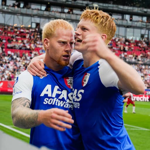 AZ wint mede dankzij indraaiende corner van Koopmeiners ruim bij FC Utrecht