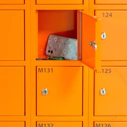 Scholen half jaar na smartphoneverbod: leerlingen socialer en geconcentreerder