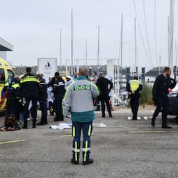 Rubberboot met vermoedelijk tientallen migranten van zee gehaald bij Zeeland
