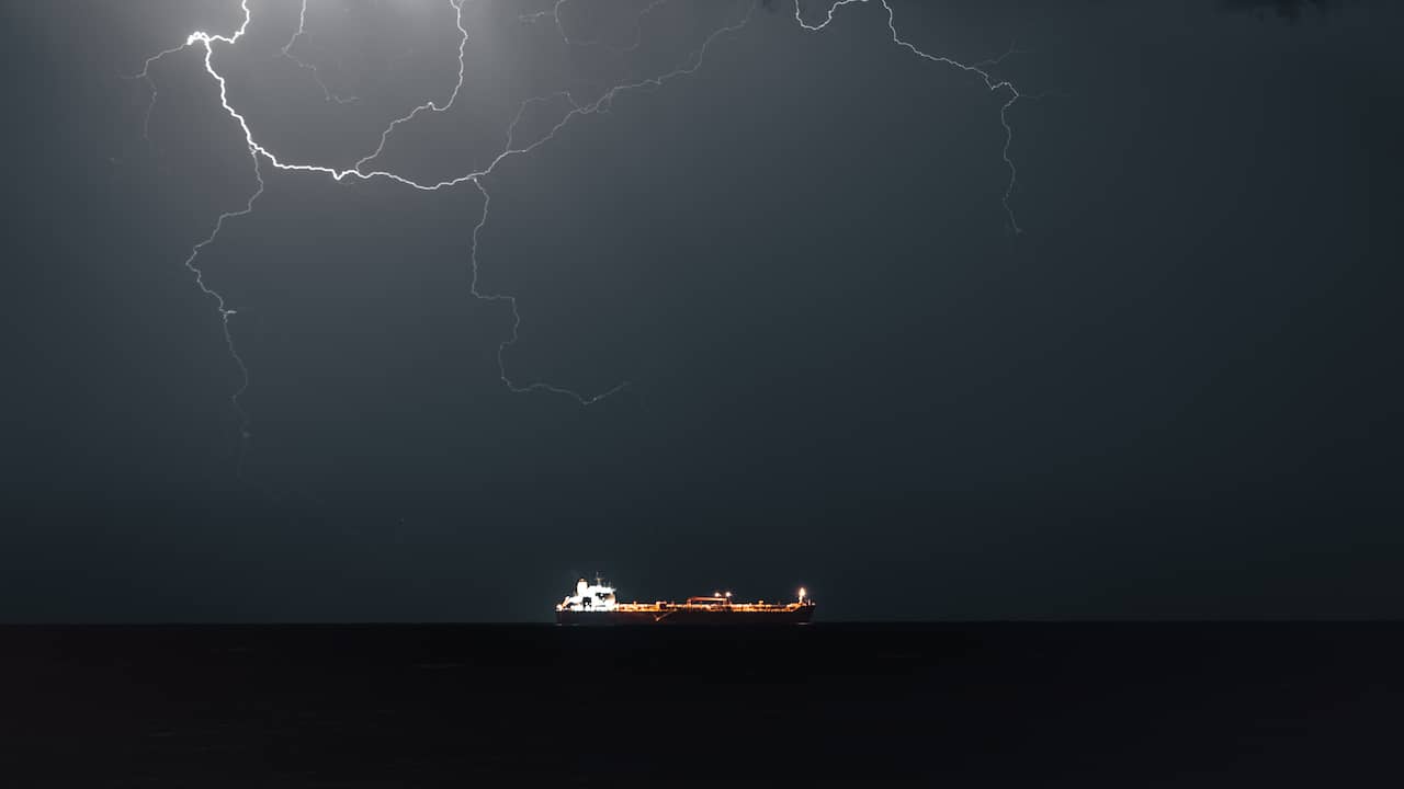 Onduidelijkheid Straat van Hormuz werpt schaduw over broos staakt-het-vuren