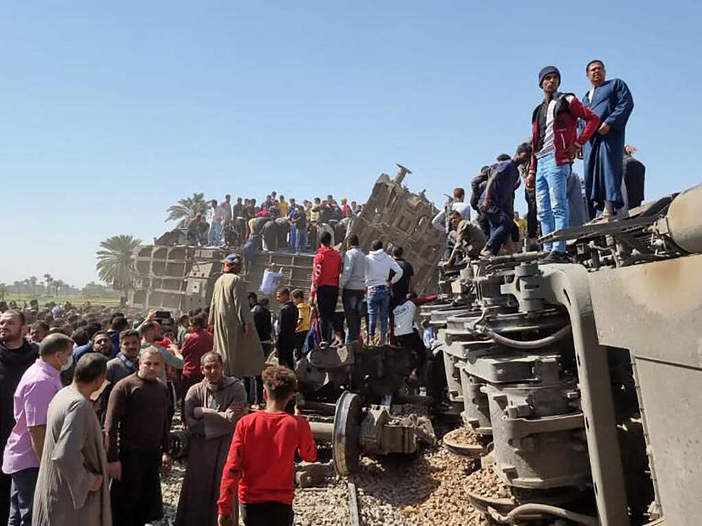 Meer dan dertig doden en 165 gewonden na treinongeluk in Egypte