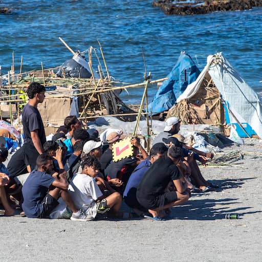 Spanje vraagt EU-grensbewaking om hulp voor controleren migranten in Ceuta