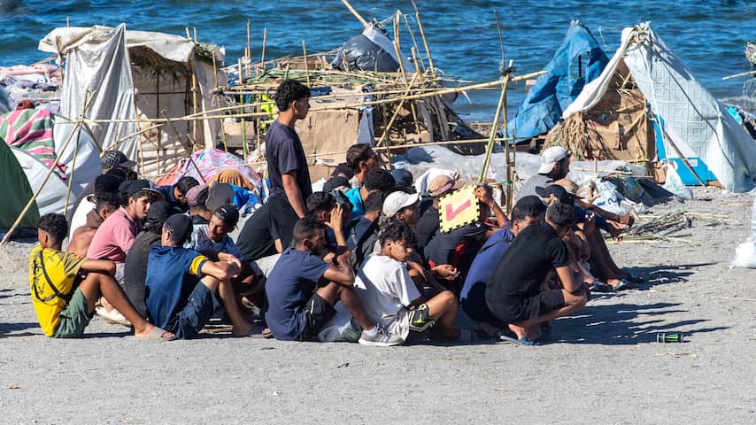 Spanje vraagt EU-grensbewaking om hulp voor controleren migranten in Ceuta