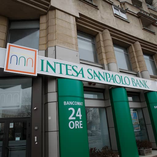 Illustratie bij: AI-oplichters doen zich voor als topman en stelen 95 miljoen euro van bank Italië