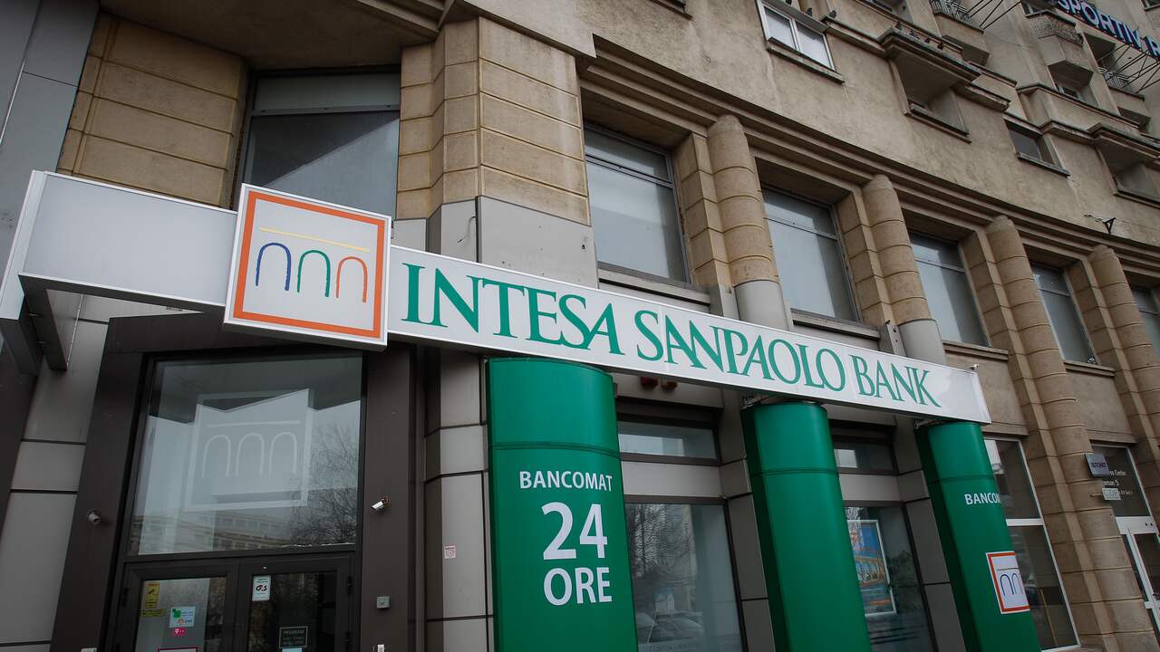 Foto bij AI-oplichters doen zich voor als topman en stelen miljoenen van Italiaanse bank