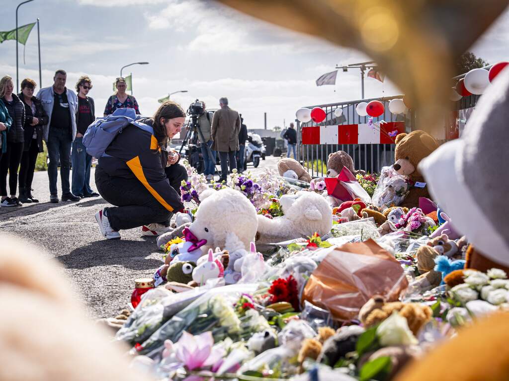 Vader Jeffrey en Emma reed kwartier na ontvoering van kinderen het water in