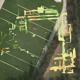 Verloren gewaand klooster uit 1256 ontdekt onder sportveld in Denemarken