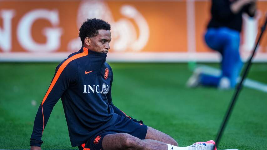 Foto bij Jurriën Timber over pijn van missen WK: 'M'n broer achterlaten was erg lastig'