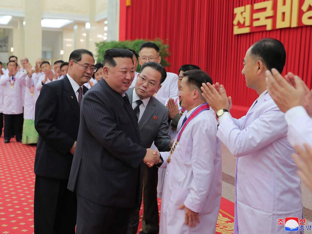 Noord-Korea zegt corona te hebben verslagen, Kim Jong-un was mogelijk besmet