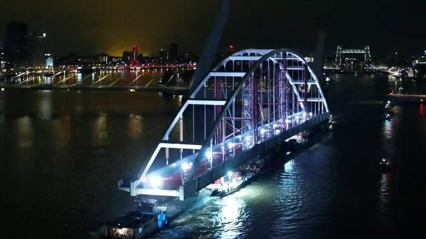 Enorme verhuisklus: brug vaart dwars door Rotterdam