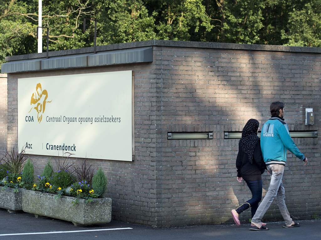 Gemeente gaat met COA en Rijk praten over voorgenomen sluiting azc in Budel