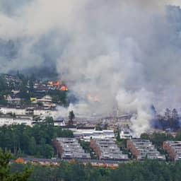 Grote brand in Noors stadje onder controle, maar blussen zal nog dagen duren