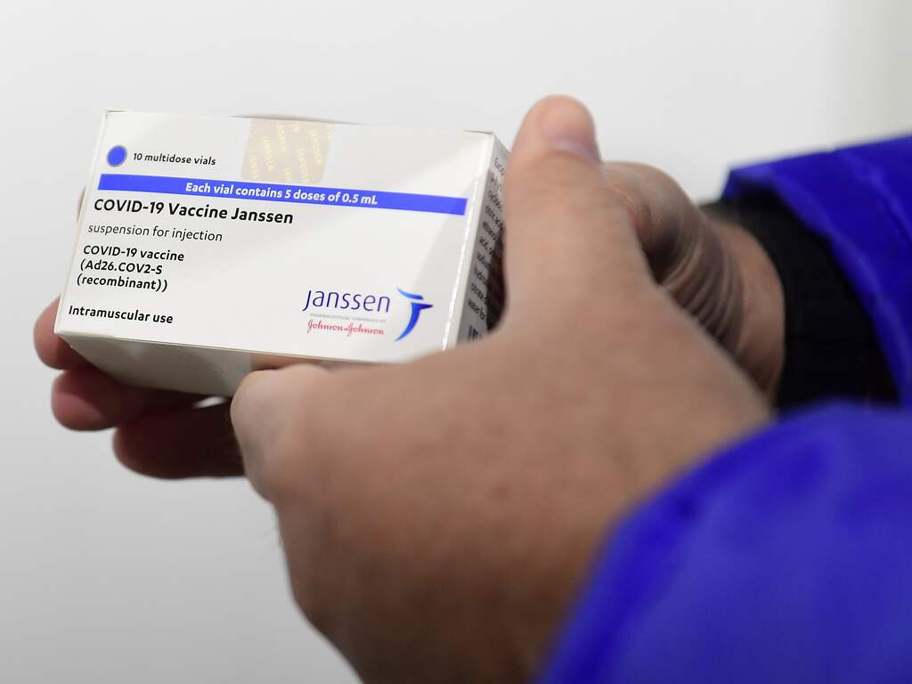 Nederland stelt gebruik van geleverde Janssen-vaccins uit na oproep farmaceut