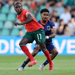Live EK | Jong Oranje na 21 minuten al met zijn tienen na rode kaart Van Bommel