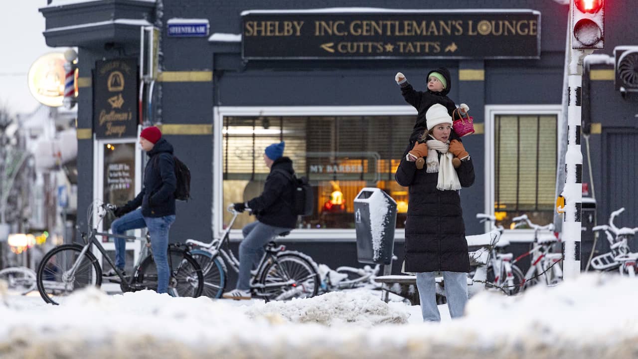 Live winterweer | IJskoude zaterdag in aantocht, code oranje in noorden