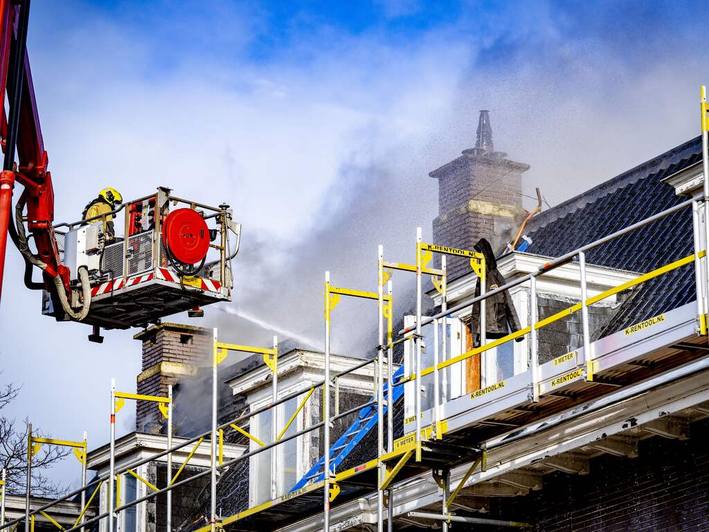Brand bij Iraakse ambassade geblust, brandweer blijft wel hele nacht alert