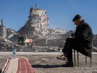 Waarom je na de ramp meer hoort over de situatie in Turkije dan in Syrië