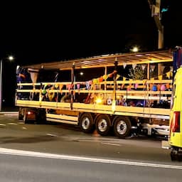 Spelers vallen uit open vrachtwagentrailer bij kampioensfeest in Culemborg