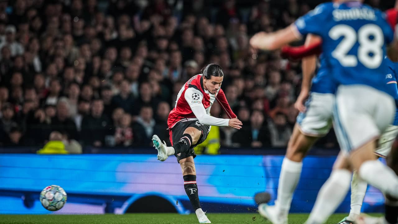 Feyenoorder Hadj Moussa komt naar binnen en knalt raak tegen Como