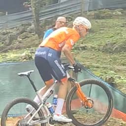 Video | Mathieu van der Poel verkent parcours van WK mountainbike