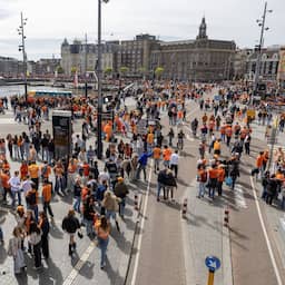 Live Koningsdag | Programma in Dokkum voorbij, steden lopen vol