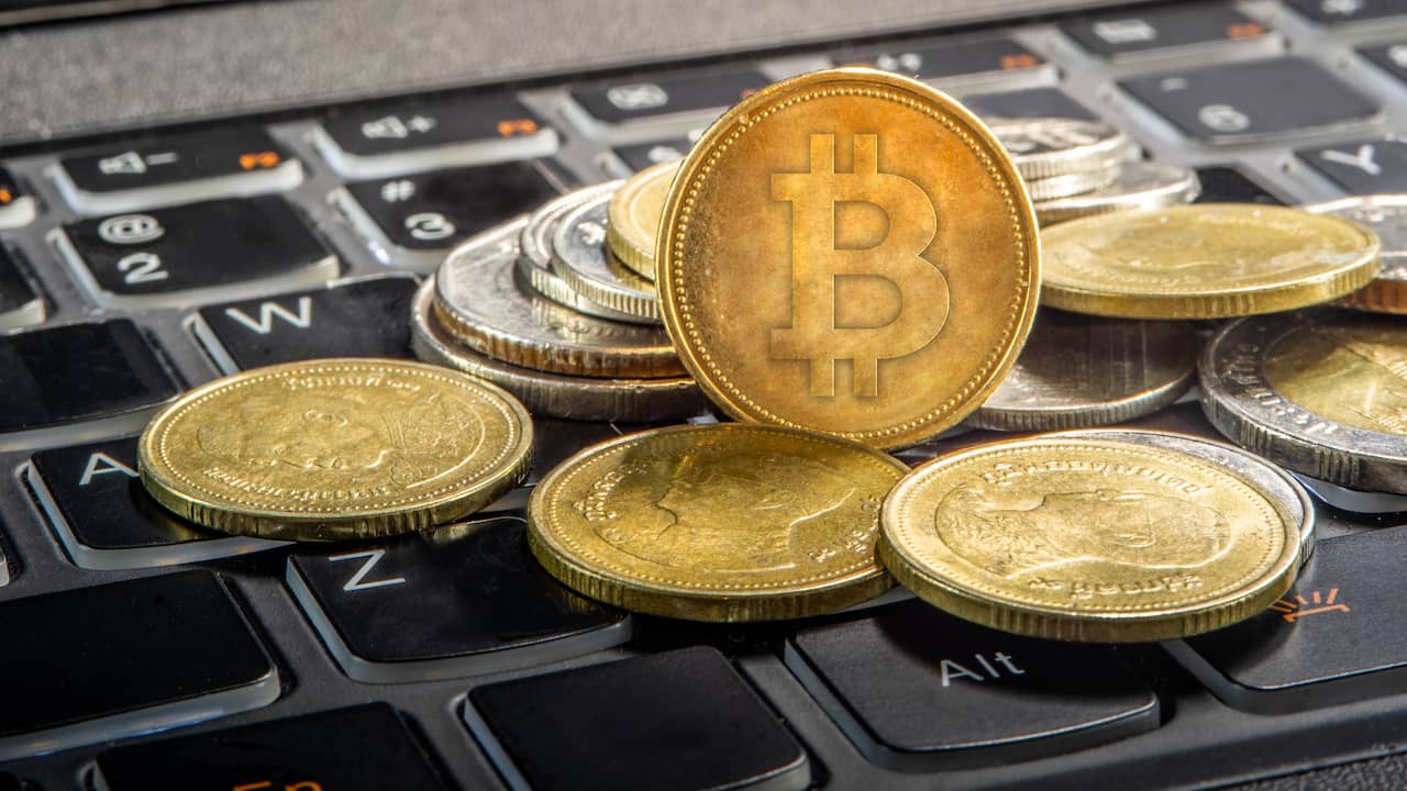 Drie Nederlanders aangehouden voor diefstal 24 miljoen euro aan bitcoins |  Internet | NU.nl