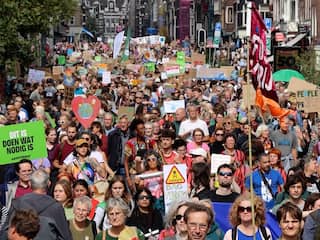 Tienduizenden mensen lopen mee in klimaatmars van Dam naar Museumplein