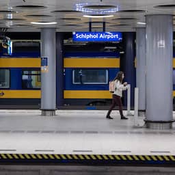 Veel minder treinen van en naar Schiphol door seinstoring