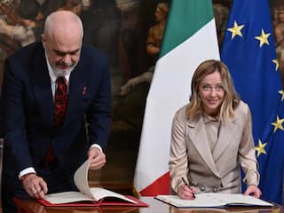 Italië mag van Albanees hof migranten in Albanië gaan opvangen