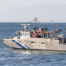 Boot met migranten deels gezonken bij Grieks eiland, 25 mensen vermist