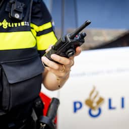 Man door samoeraizwaard verwond op terras in Arnhem