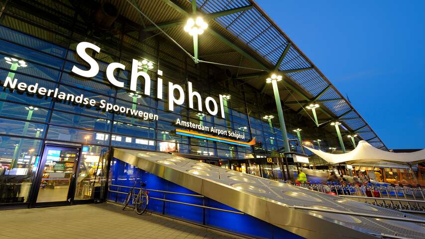 Foto bij Piloot en cabinepersoneel testen positief bij alcoholcontrole op Schiphol
