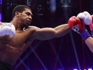 Joshua slaat Prenga knock-out bij eerste wedstrijd na auto-ongeluk
